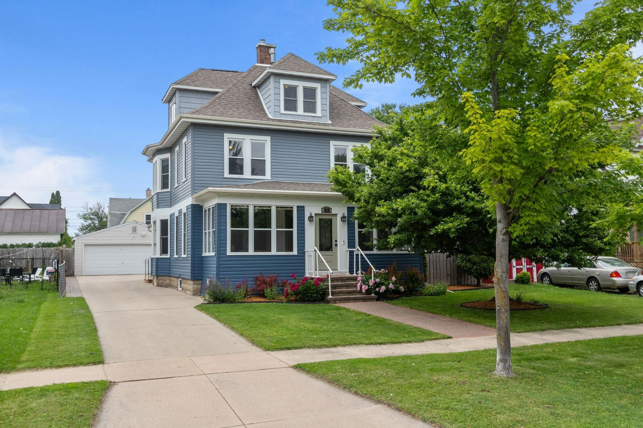 628 Broad Street  Menasha WI 54952-3406 photo