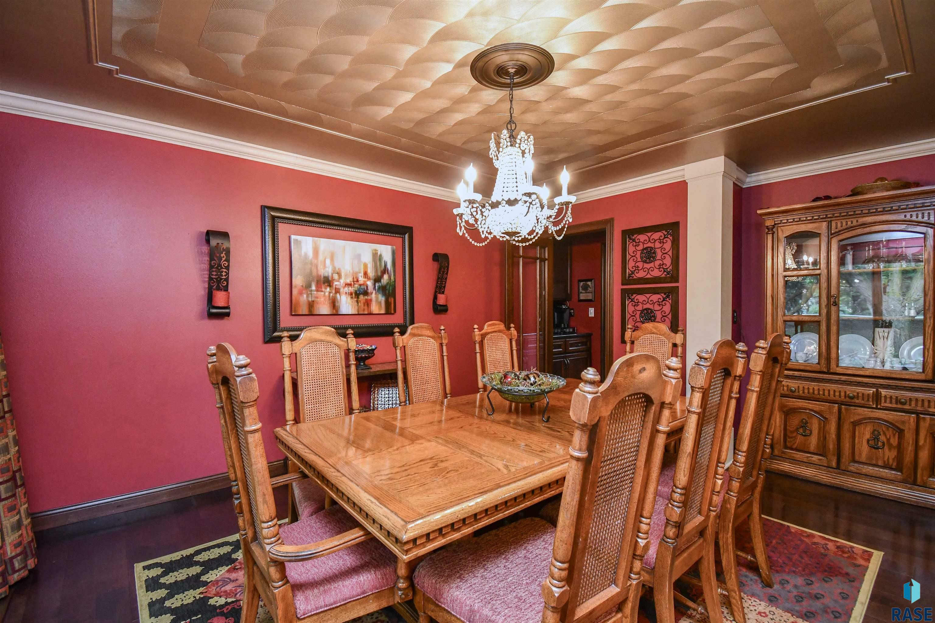 Property Photo: 312 W Lyncrest Trl SD 57108