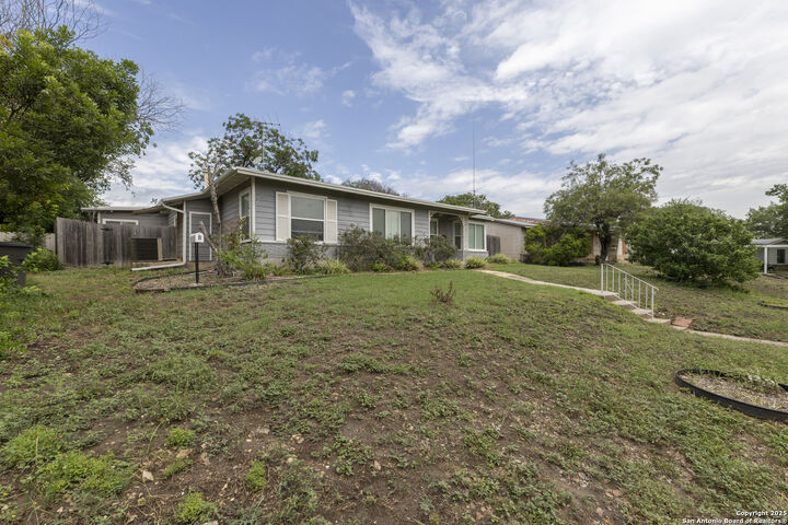 Property Photo: 311 Karen Ln TX 78209
