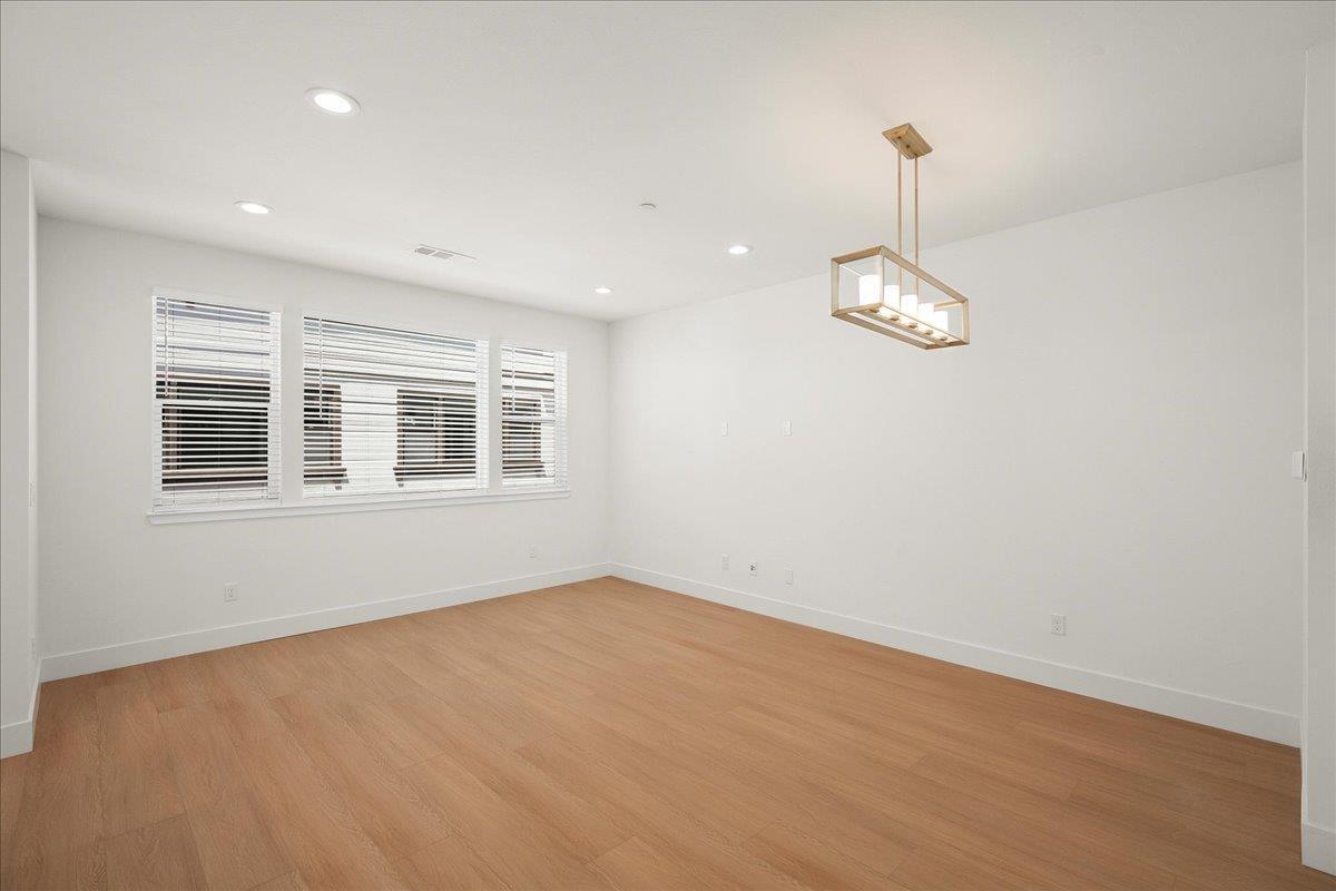 Property Photo:  224 Carroll Street 8  CA 94086 