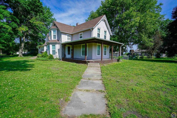 Property Photo: 524 Third St KS 66552
