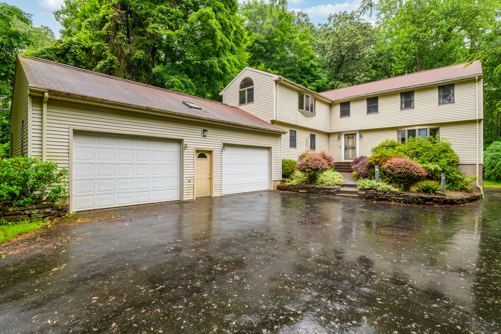 Property Photo:  116 Bellridge Road  CT 06033 