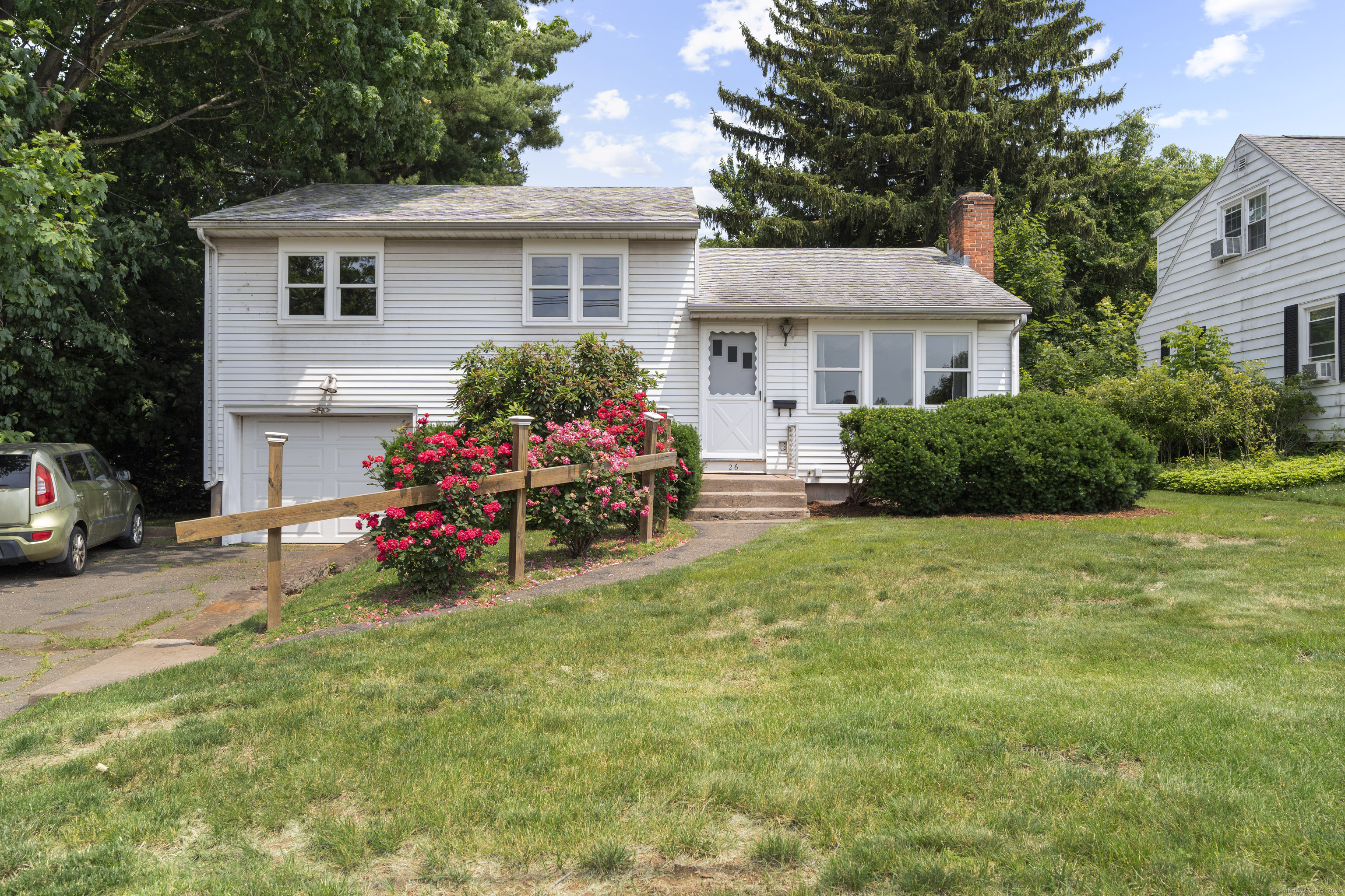 Property Photo: 26 Caroldon Road CT 06457