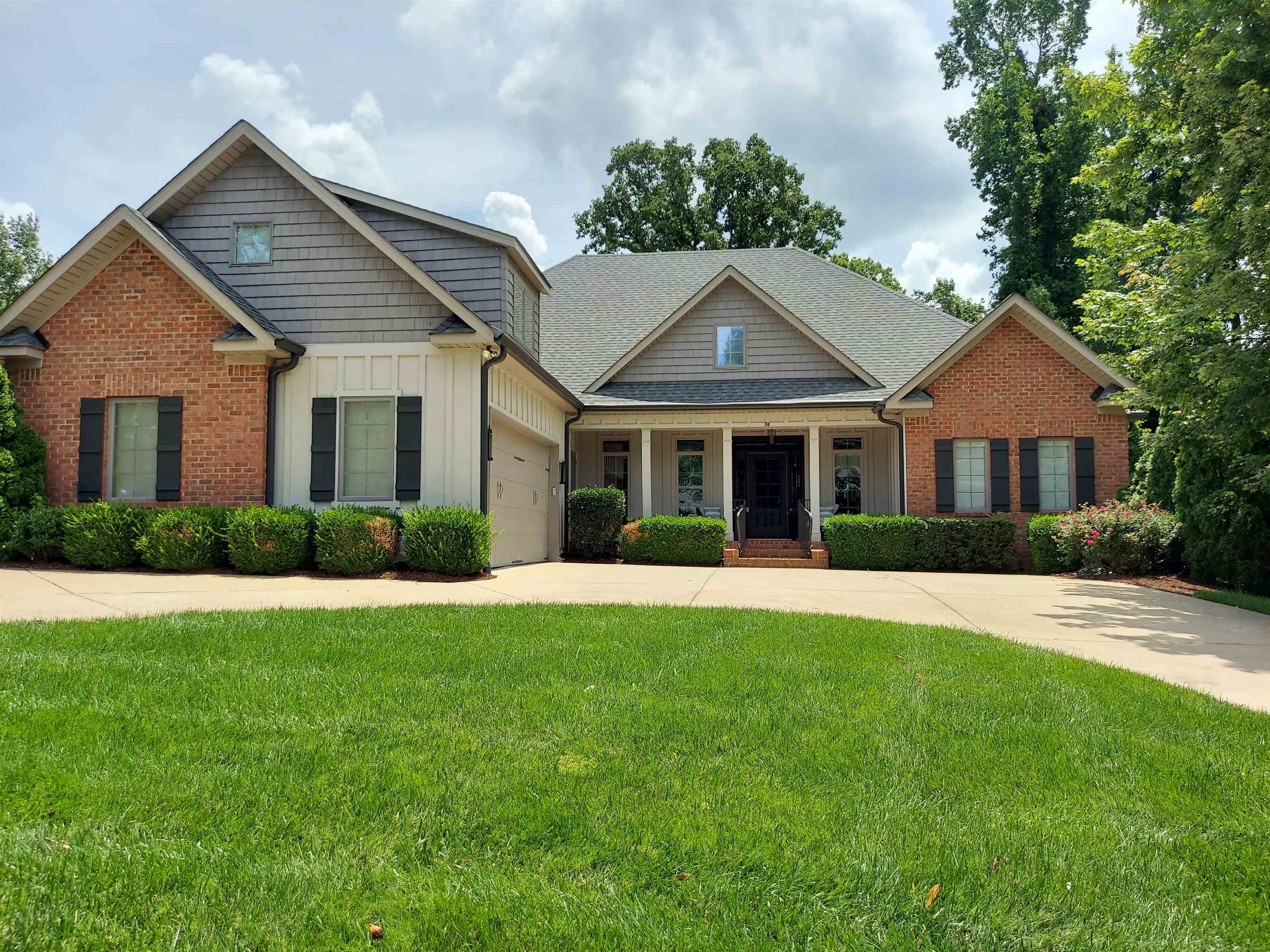 Property Photo: 114 Sycamore Ct SC 29302
