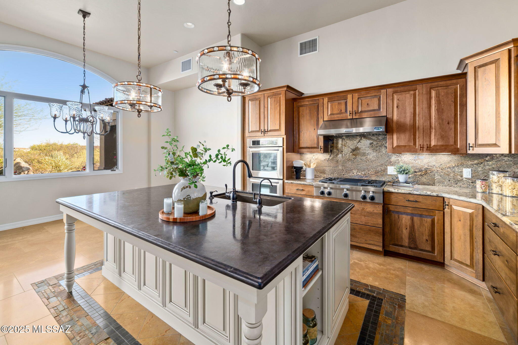 Property Photo: 13959 N Stone Gate Place AZ 85755