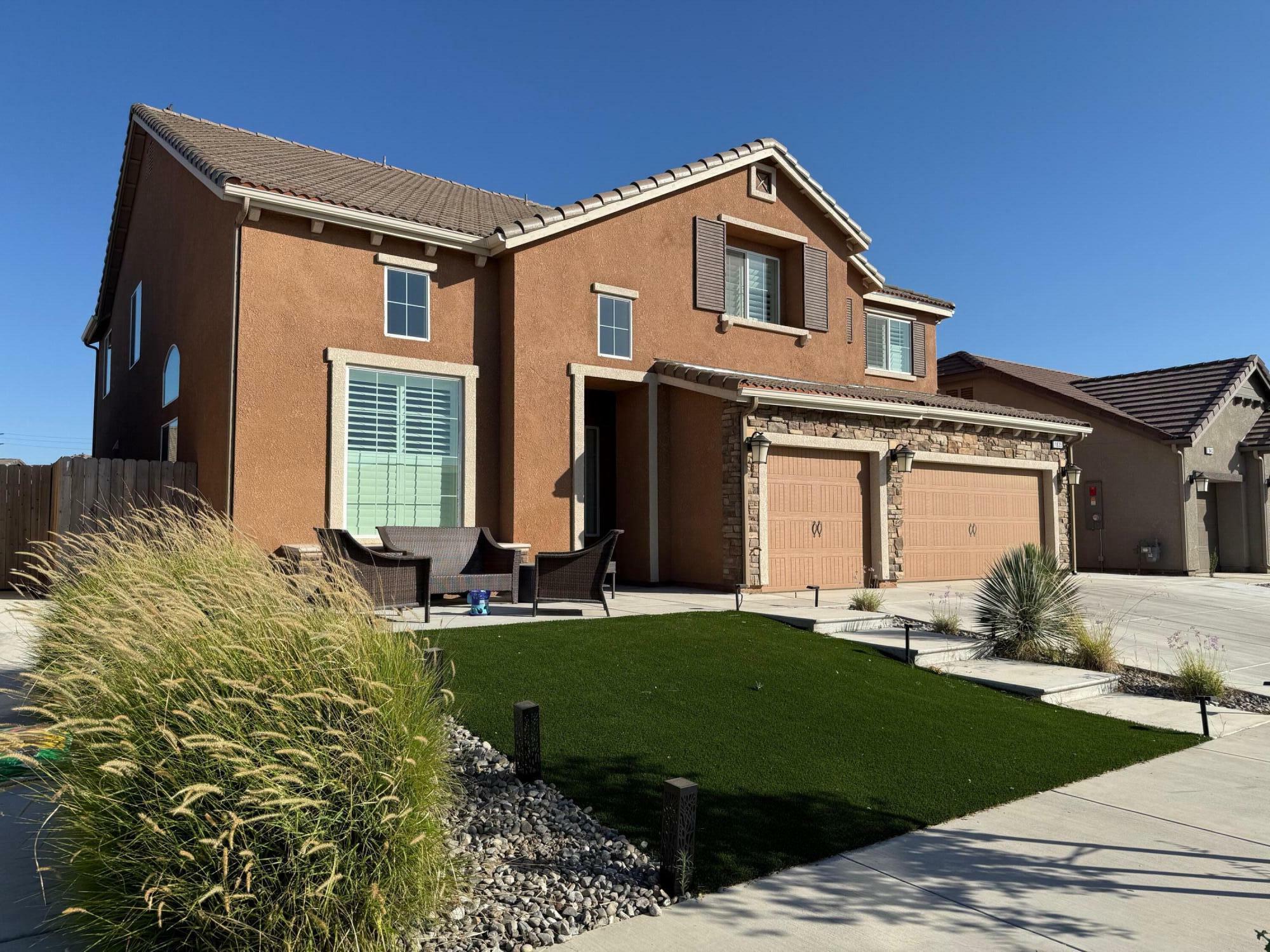 Property Photo: 1835 W Prescott Avenue CA 93291
