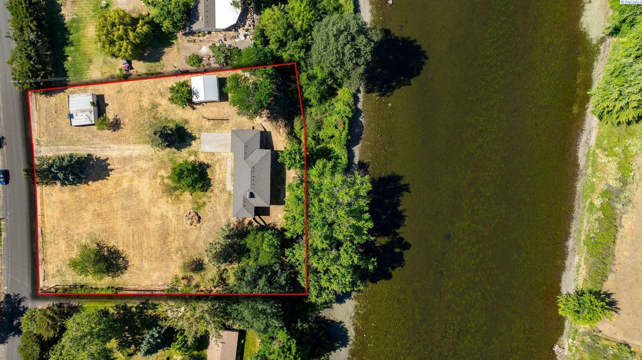 Property Photo: 2400 N Riverside Drive WA 99352