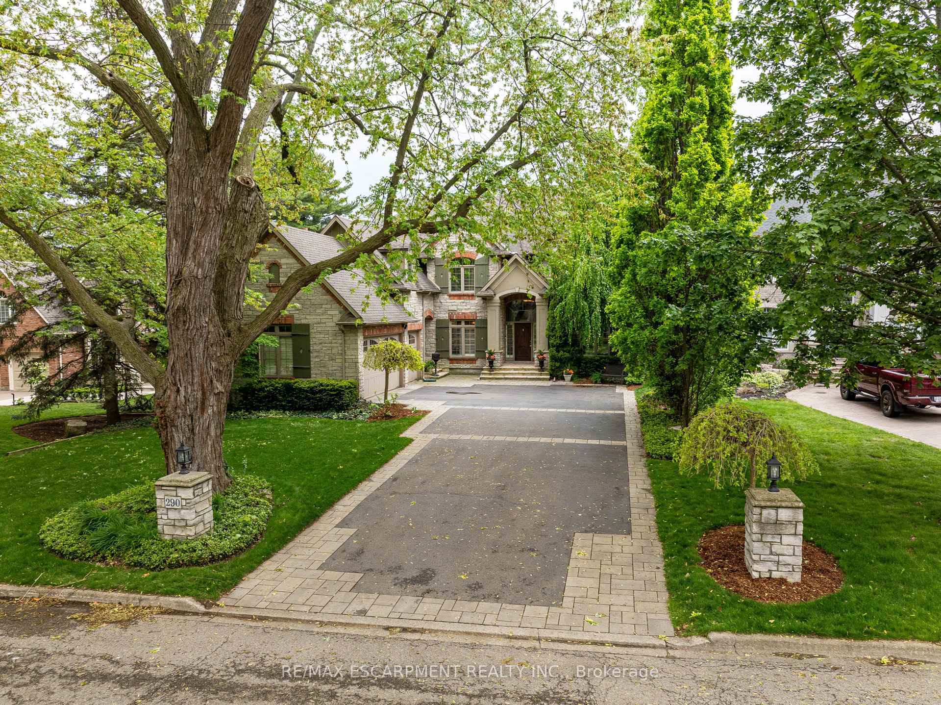 Property Photo: 290 Shoreacres Road ON L7L 2H4