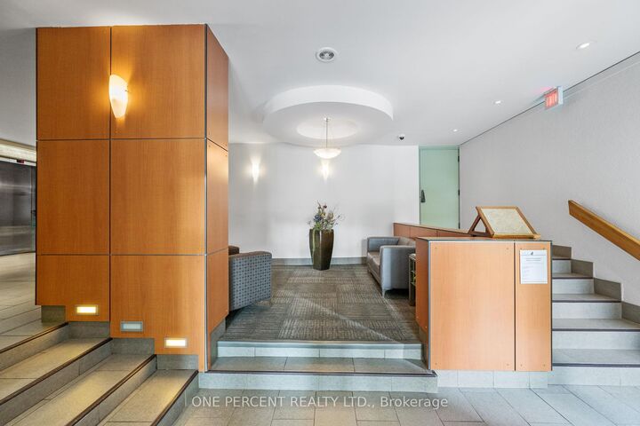 Property Photo: 373 Laurier Avenue E 201 ON K1N 8X6