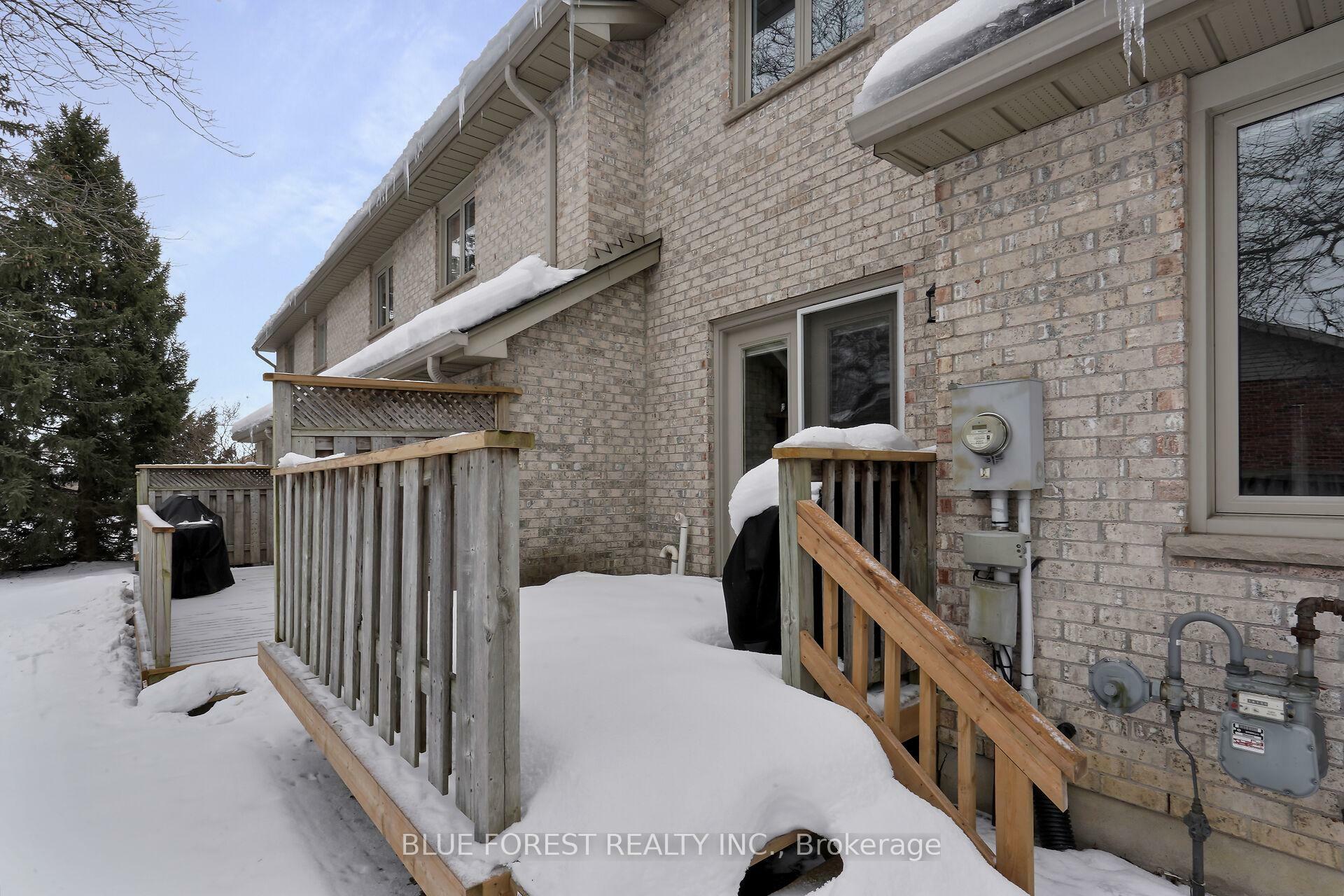 Property Photo: 410 Ambleside Drive 3 ON N6G 4Y3