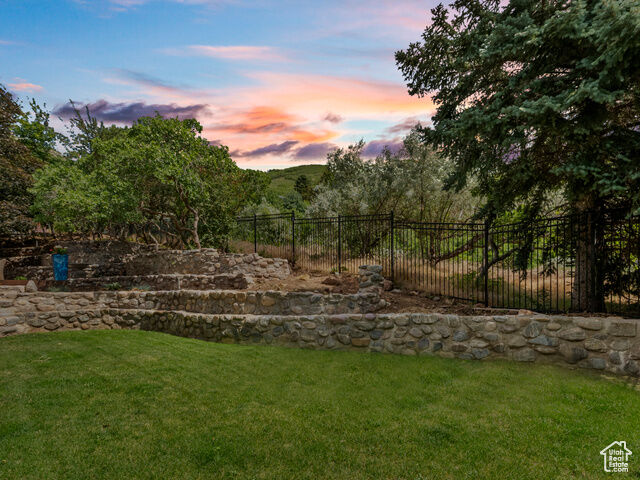 Property Photo: 2842 E Oakbrook Cir UT 84108