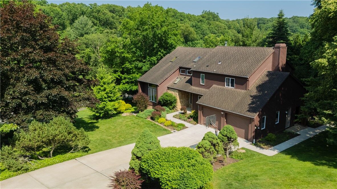 Property Photo:  404 Pine Villa Dr  PA 15044 