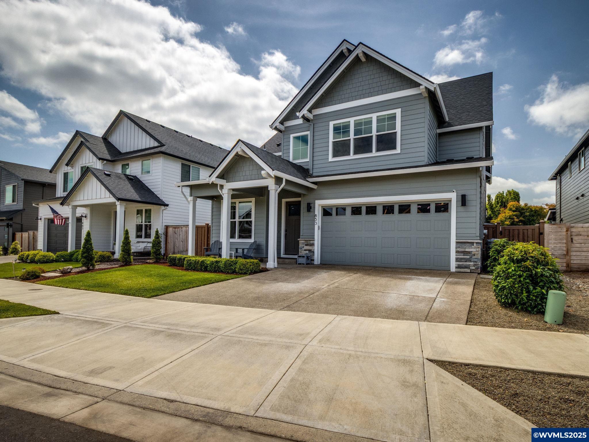 Property Photo:  853 NE 17th Av  OR 97013 