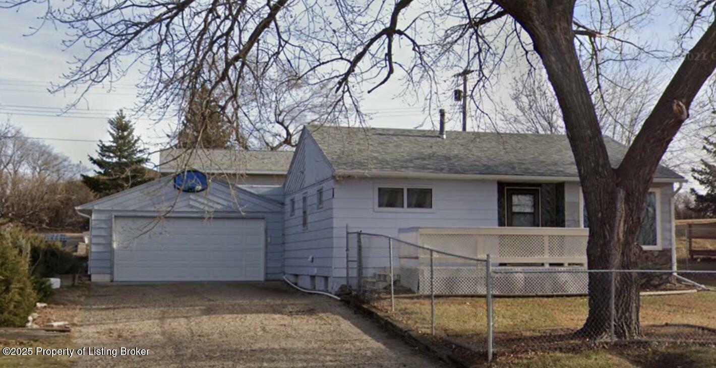 304 7th Street N  Hettinger ND 58639 photo