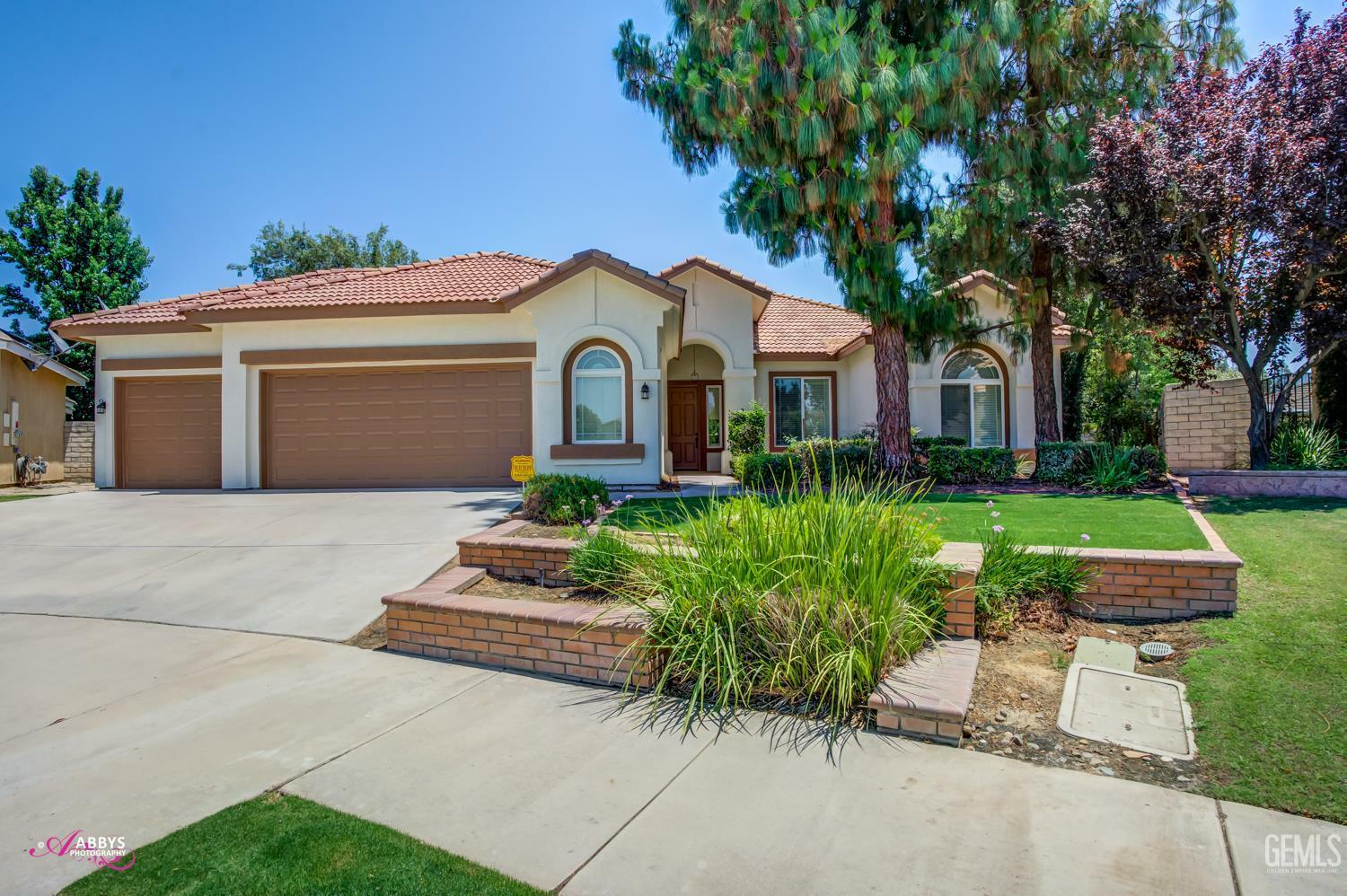 Property Photo: 10102 Lace Cascade Court CA 93311