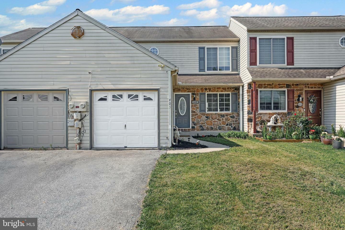 405 Parklawn Court  Lancaster PA 17601 photo