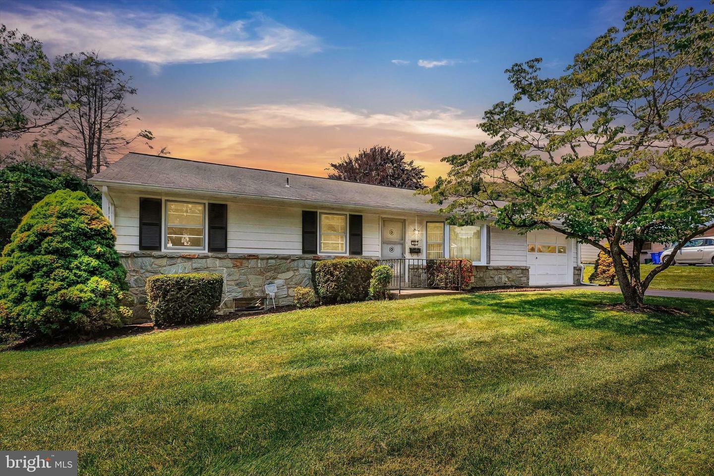 321 E Charlotte Street  Millersville PA 17551 photo