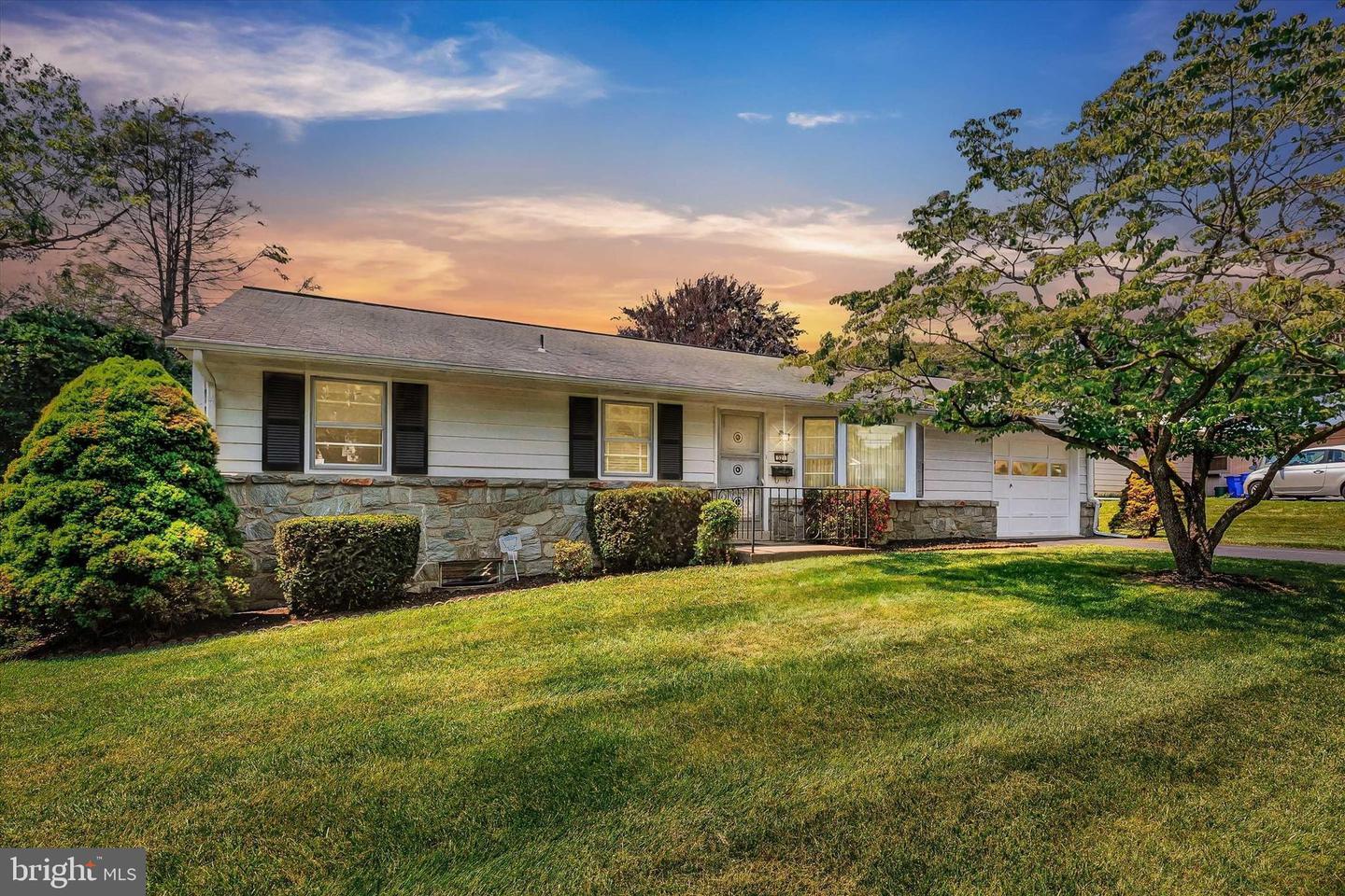 Property Photo: 321 E Charlotte Street PA 17551