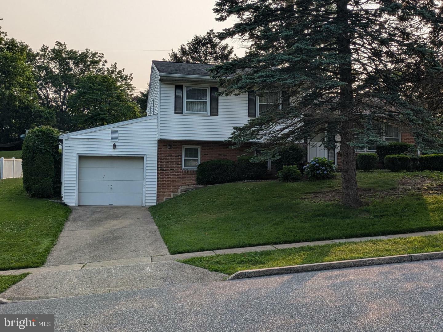 Property Photo: 837 W Foxcroft Drive PA 17011