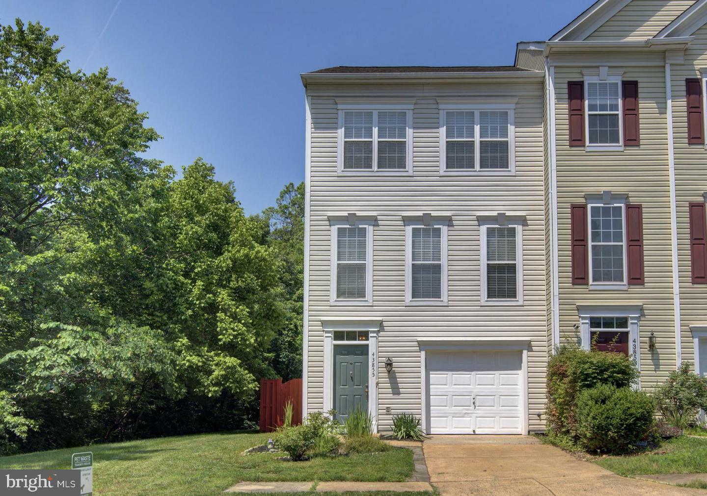 Property Photo: 43855 Tattinger Terrace VA 20148