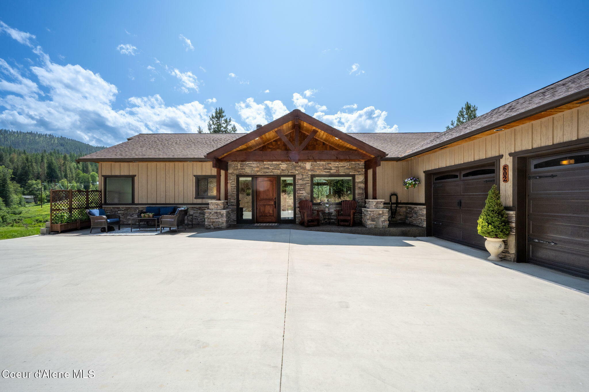 Property Photo: 602 Country Club Ln ID 83850