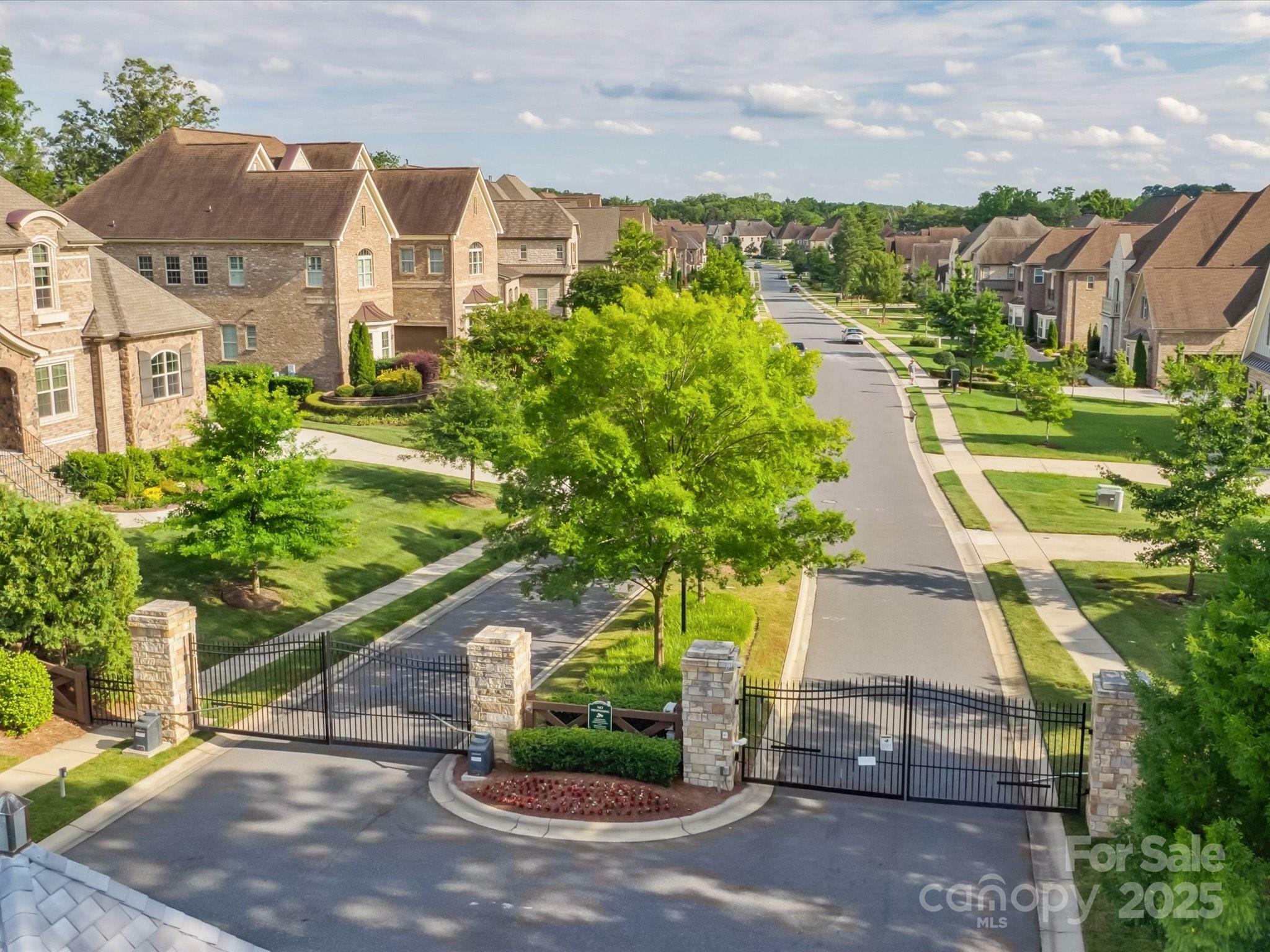 Property Photo: 1008 Ladera Drive NC 28173