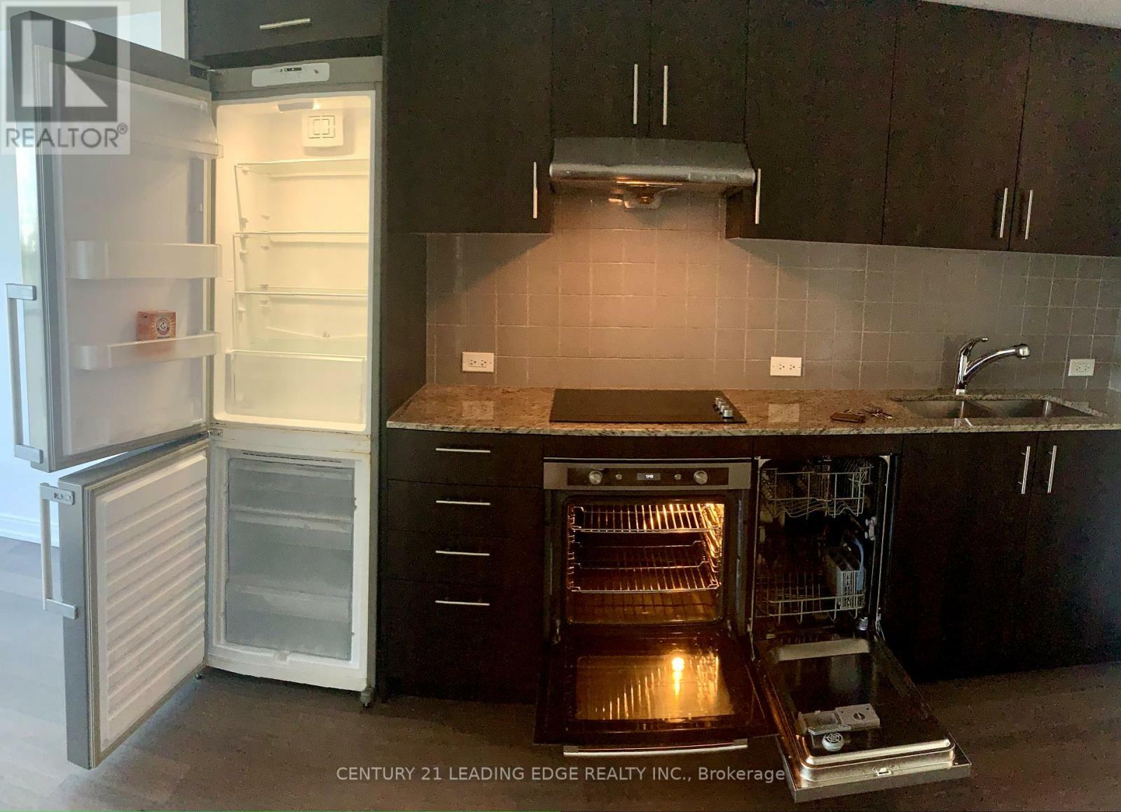 Property Photo: 255 Village Green Square 509 ON M1S 0L7