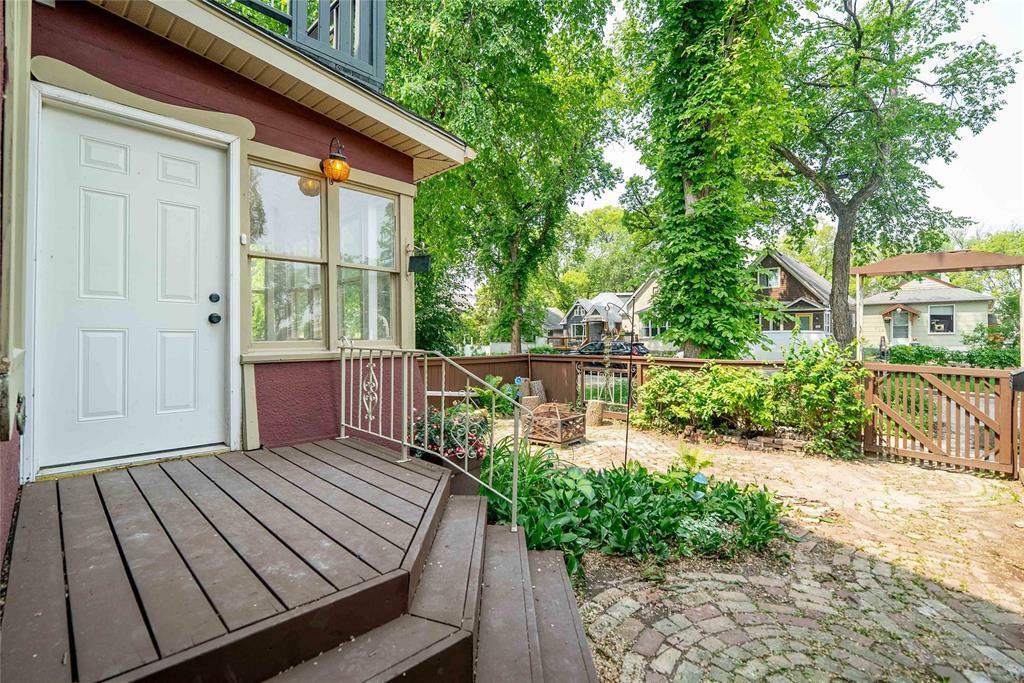 Property Photo: 312 Arnold Avenue MB R3L 0W7