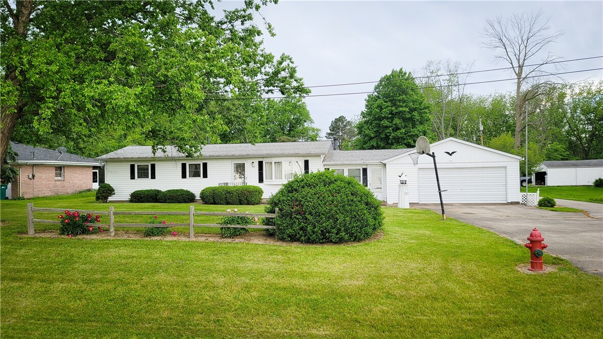 Property Photo:  707 S Airport Road  IL 62521 