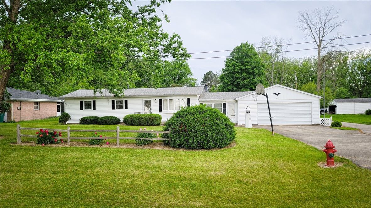 Property Photo:  707 S Airport Road  IL 62521 