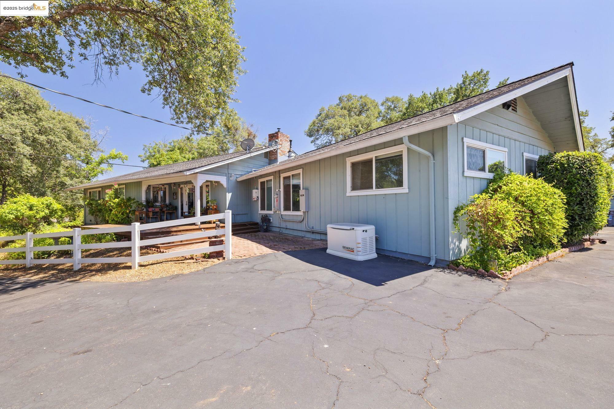 Property Photo: 13520 Tres Casas Rd CA 95370