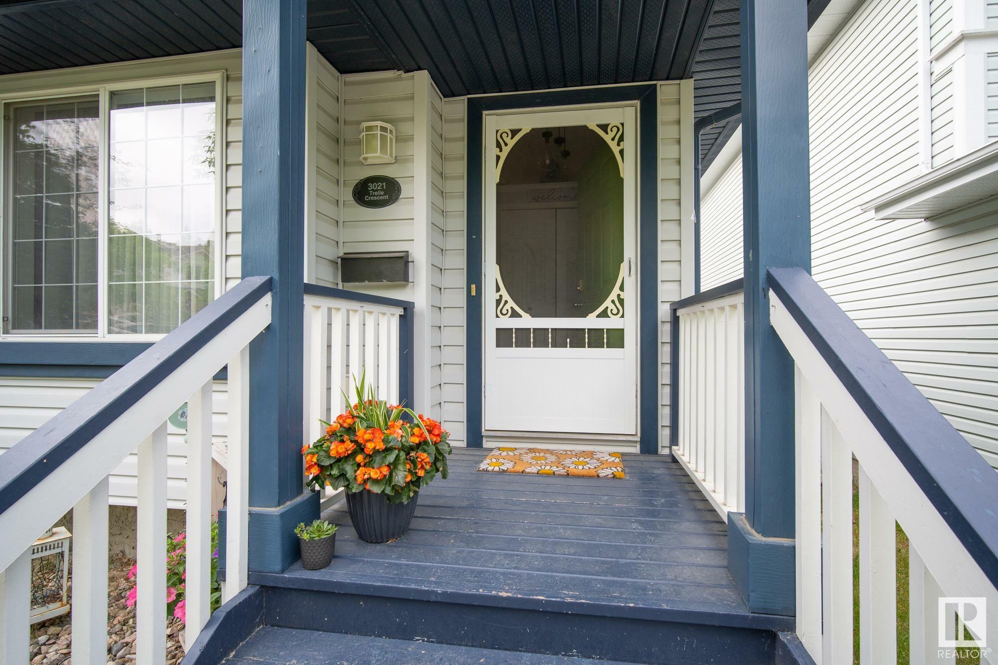 Property Photo: 3021 Trelle Crescent NW AB T6R 3M8