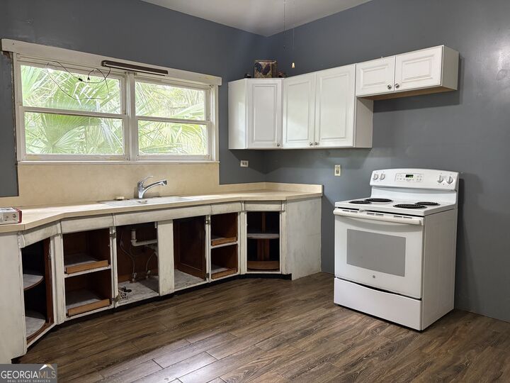 Property Photo:  206 E Hilton Avenue  GA 31548 