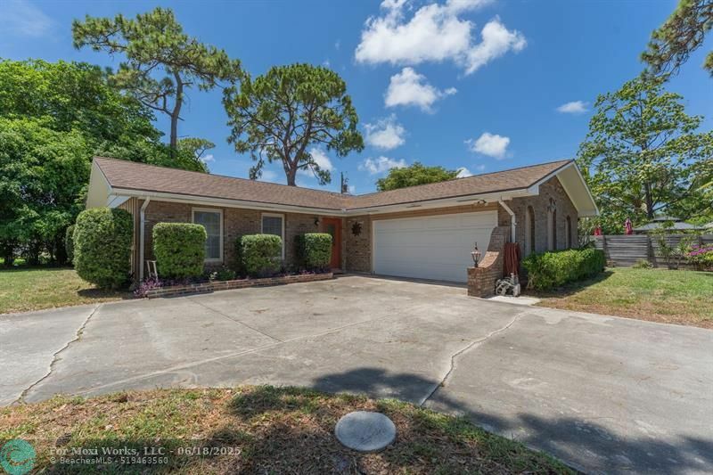 Property Photo: 6301 Boyd Ln FL 33462