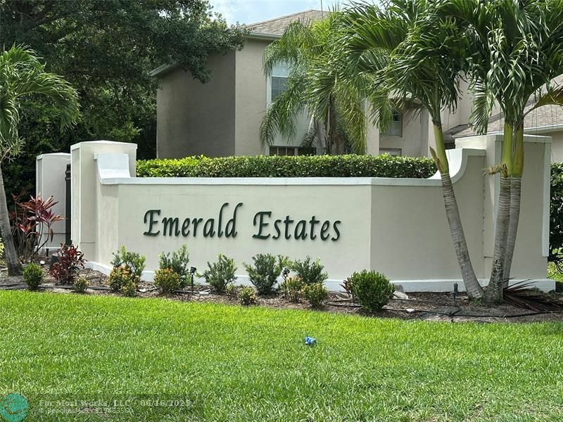 Property Photo: 6075 46th Ln FL 32967