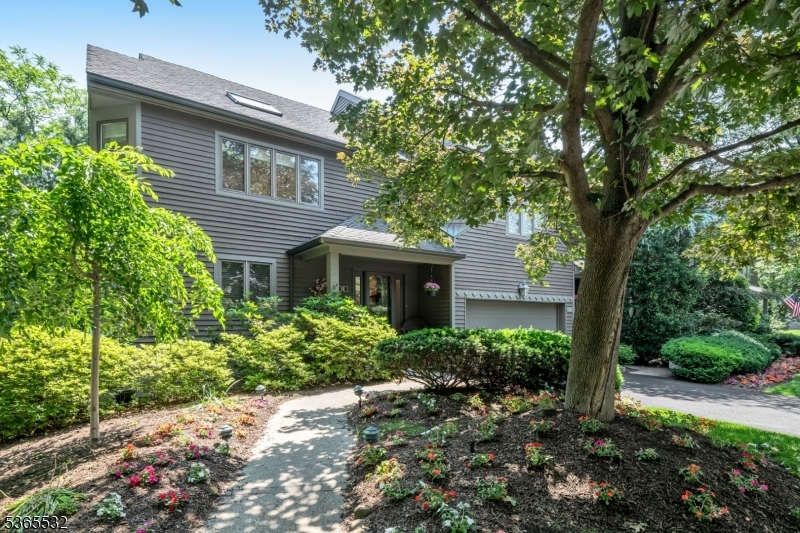 Property Photo: 5 Pamrapo Ct NJ 07452