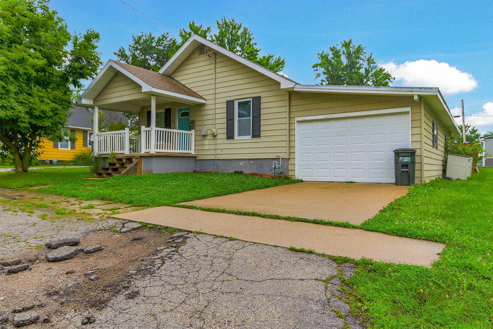 Property Photo:  515 W Maple Street  MO 65265 