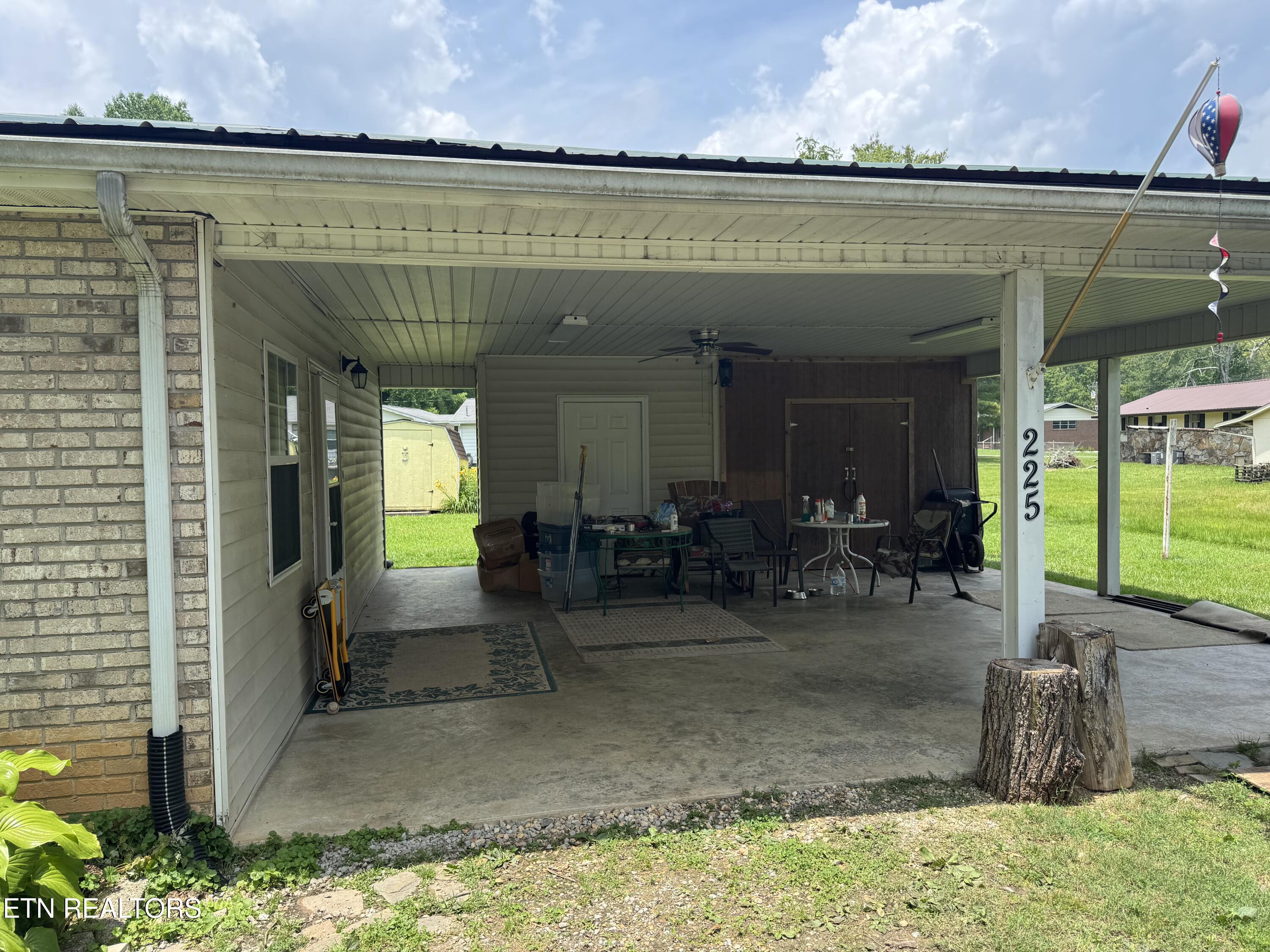 Property Photo: 225 Spring St TN 37381