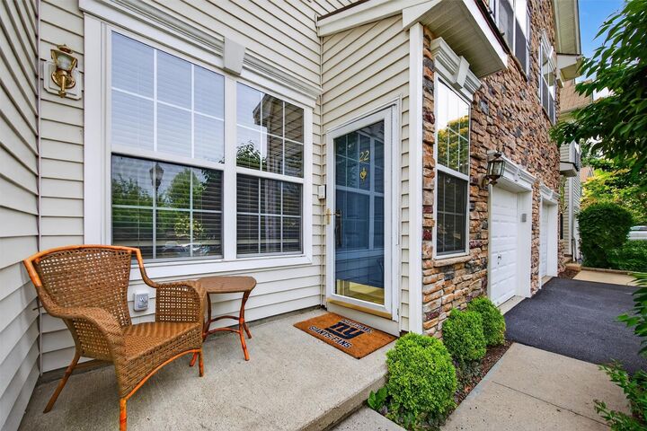 Property Photo:  22 Ford Court  NY 10950 