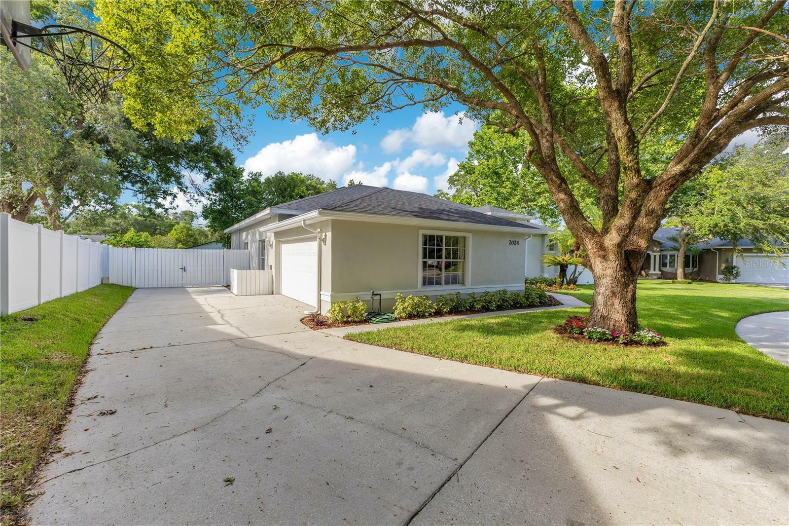 Property Photo: 2024 Flaming Arrow Court FL 32730