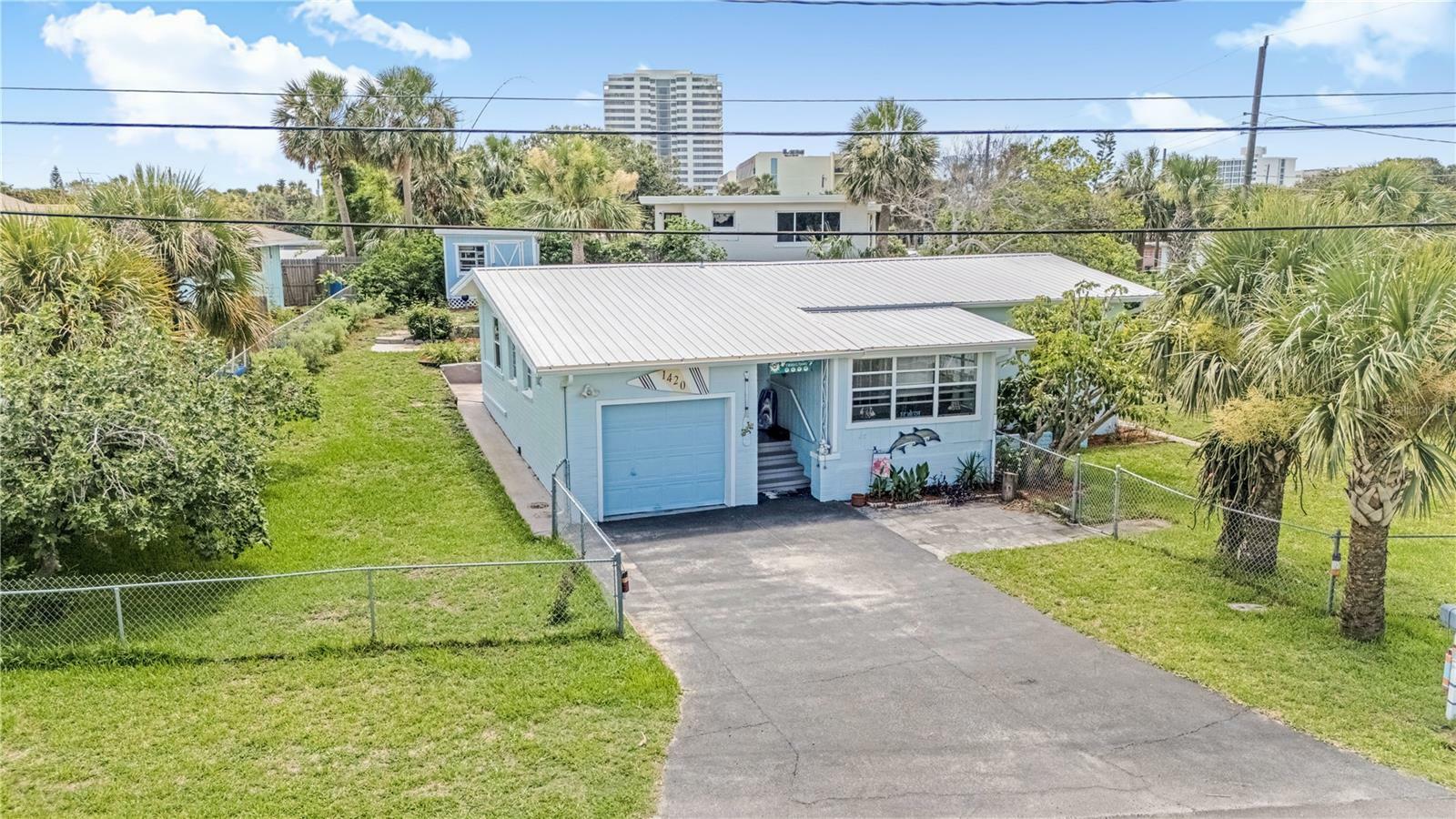 Property Photo: 1420 N Grandview Avenue FL 32118