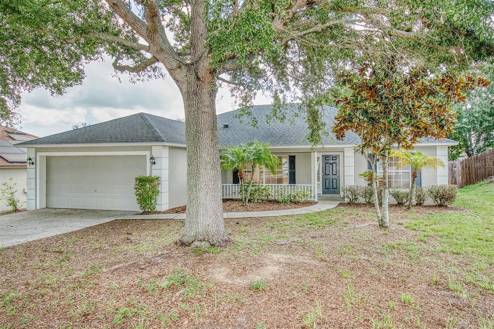 Property Photo:  832 Willow Run Street  FL 34715 