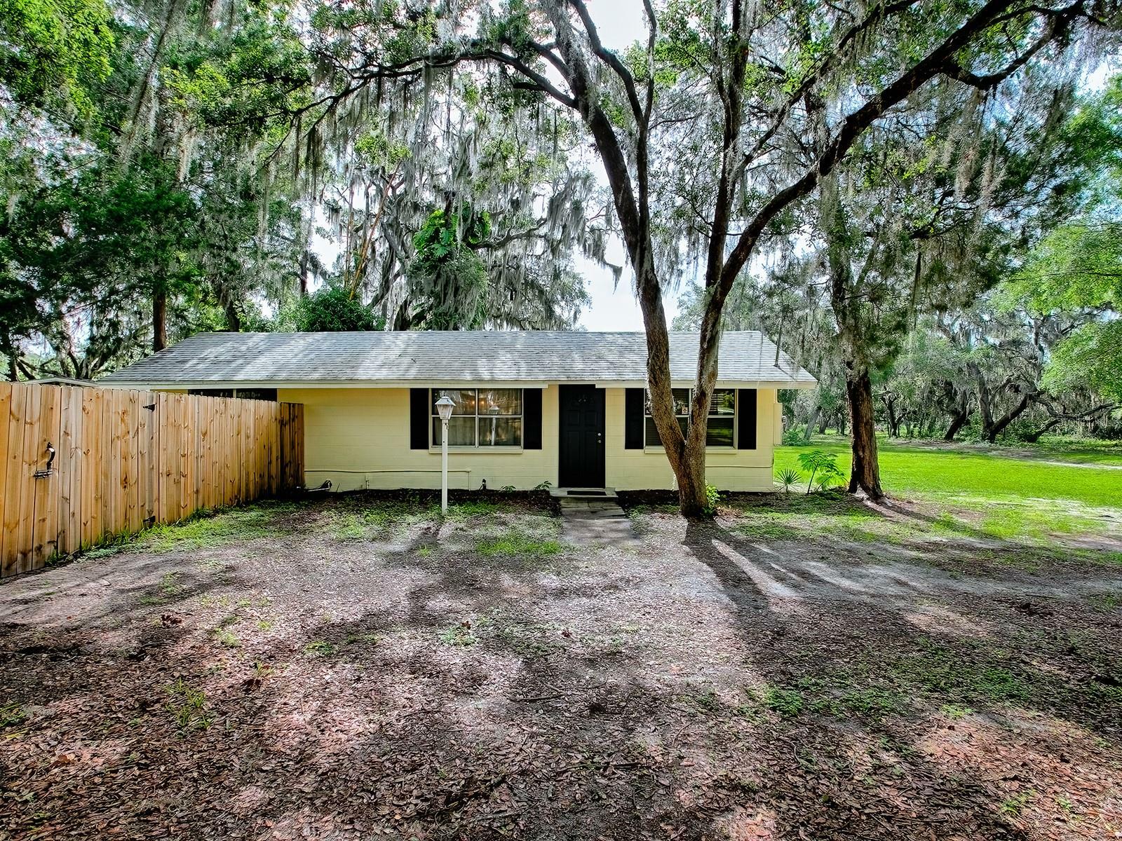 Property Photo:  6731 Lake Griffin Road  FL 32159 