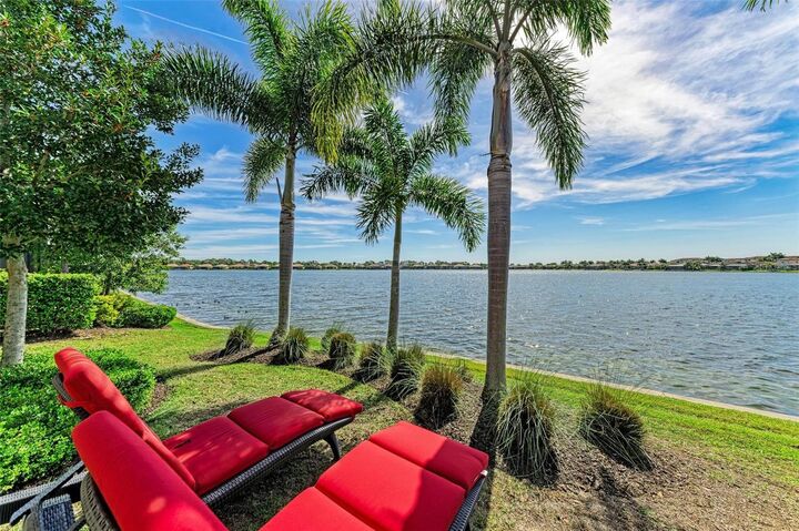 Property Photo:  138 Toscavilla Boulevard  FL 34275