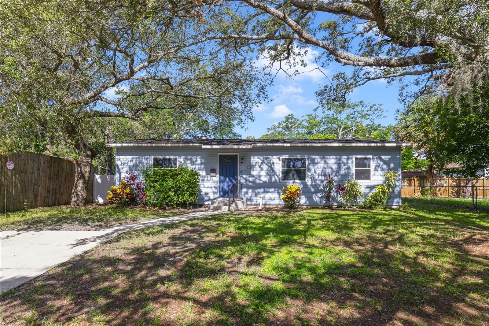 Property Photo: 220 Colony Place FL 32707