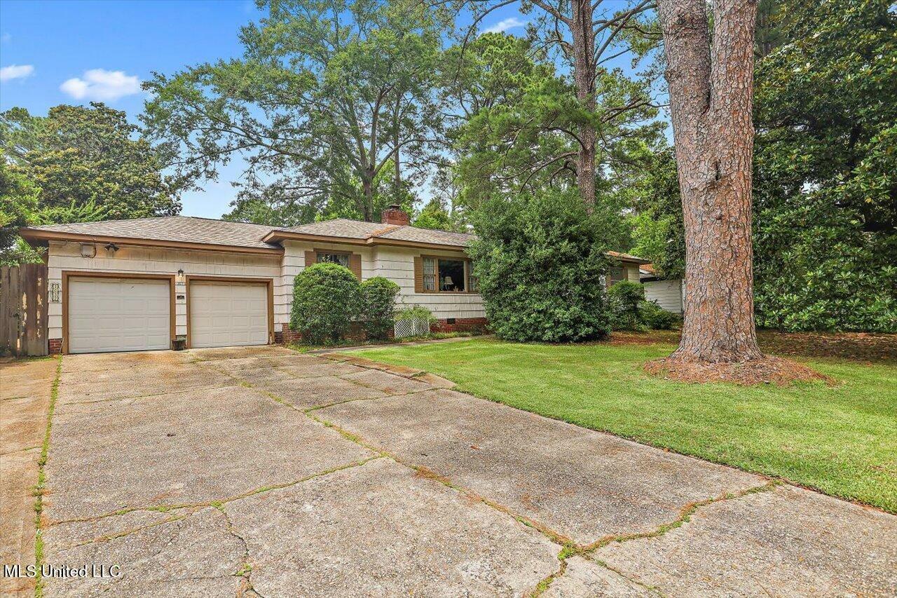 Property Photo: 1032 Meadowbrook Road MS 39206