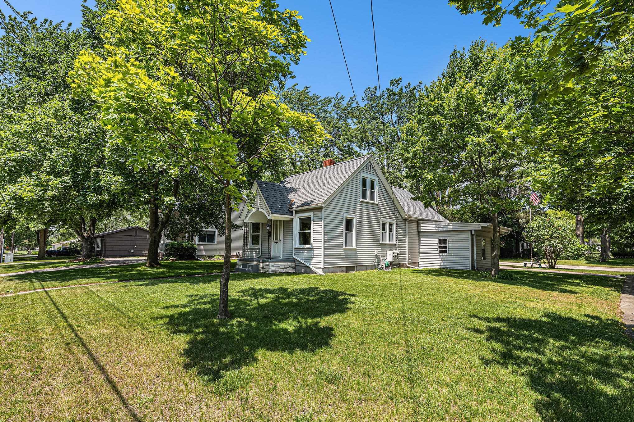 Property Photo:  2111 E Ashman Street  MI 48642 