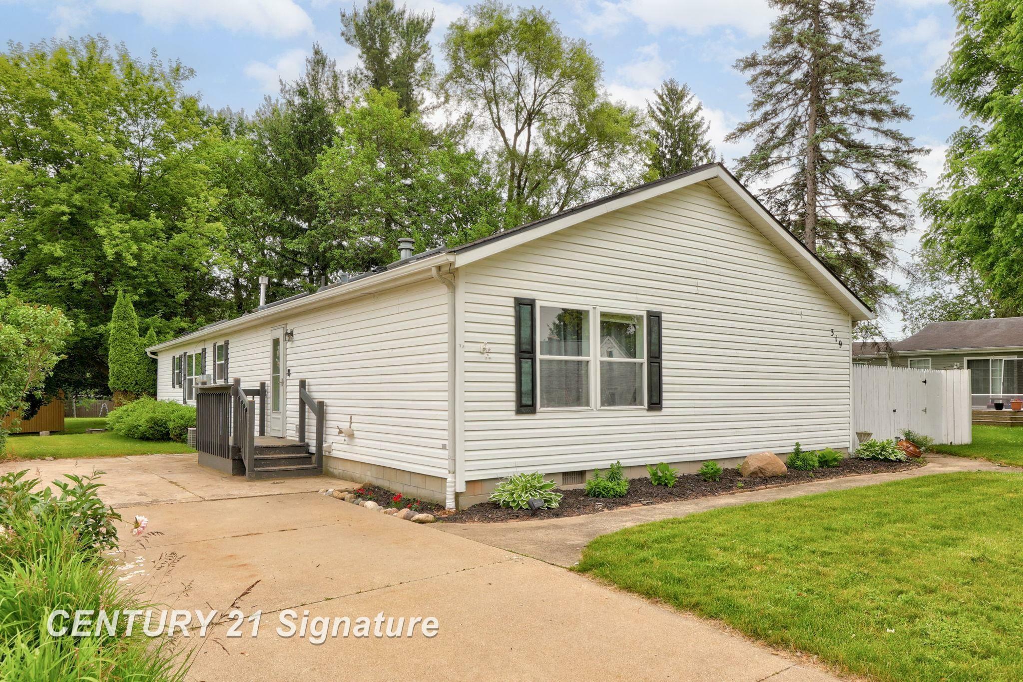 Property Photo: 319 S Madison Street MI 48872