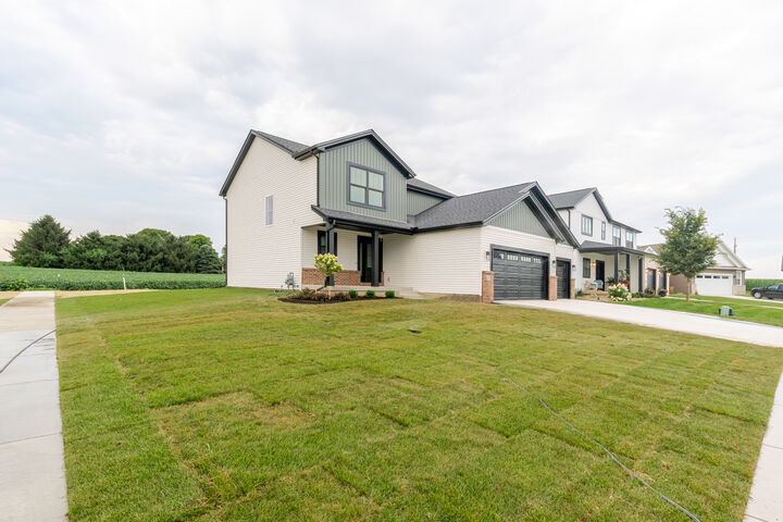 Property Photo:  2 Bucktown Court  IL 61705 
