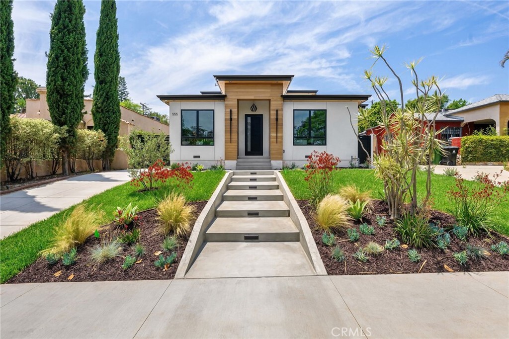 Property Photo: 555 N Plymouth Boulevard CA 90004